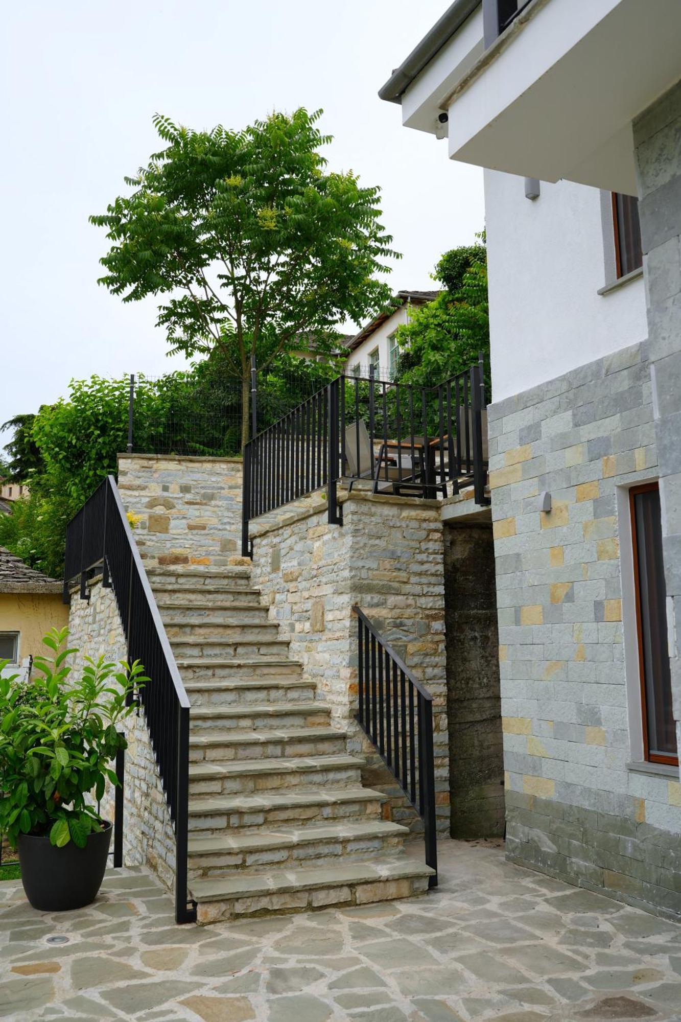 Castlefront Villa Gjirokastër Dış mekan fotoğraf